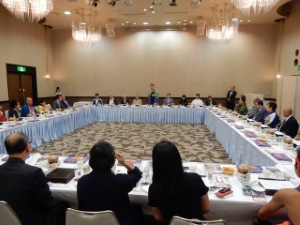 写真：津市長を囲んでの朝食会