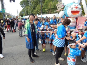 写真：津まつり各会場、大パレード 激励1