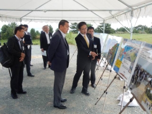 写真：香良洲高台防災公園視察対応