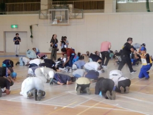 写真:弾道ミサイルを想定した住民避難訓練1