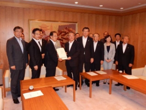 写真：舟橋裕幸議長、水谷隆副議長