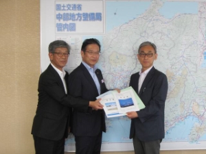 写真：塚原浩一局長