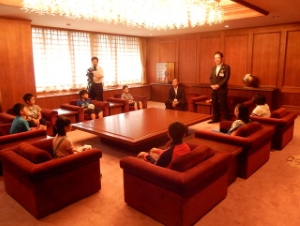 写真：上富良野西小学校児童 来訪1