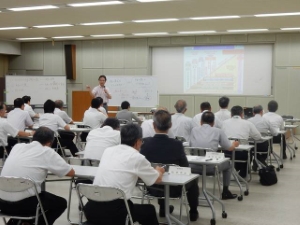 写真: 部長級組織経営セミナー