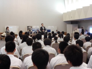 写真：高校生向け企業セミナー