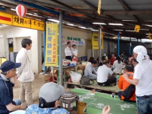 写真:みんなで清掃in御殿場海岸