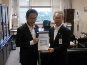 写真：菊地身智雄局長