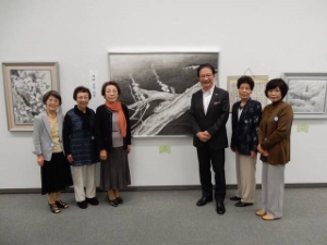 写真:「華昌会」墨彩画展