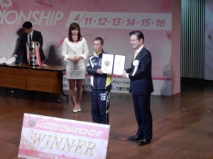 写真：マスターズチャンピオン優勝者表彰式