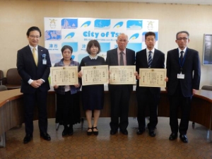 写真：感謝状贈呈