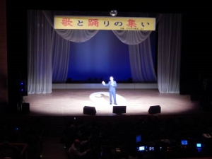 写真：チャリティー歌と踊りの集い