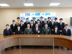 写真：津市自衛隊入隊入校予定者激励会