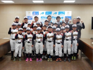 写真:全日本春季小学生ソフトボール大会出場選手
