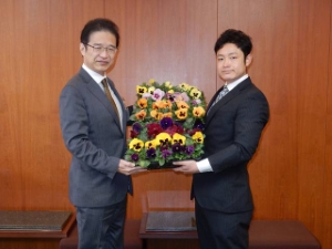 写真:花苗贈呈式