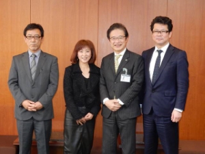 写真：「特定非営利活動法人フードバンク三重」設立報告