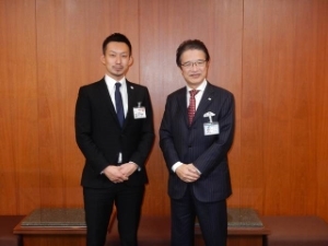 写真:倉田曜徳様 来訪