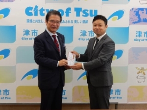 写真:寄附贈呈式