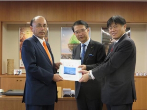 写真：根本幸典国土交通大臣政務官