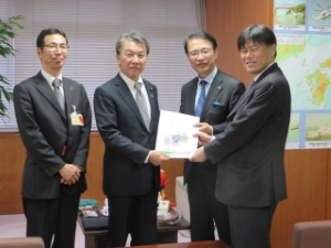 写真：大野泰正国土交通大臣政務官