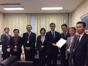 写真：水産庁　高吉晋吾漁港漁場整備部長