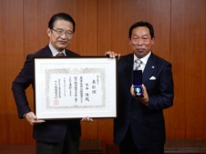 写真：農事功績表彰 緑白綬有功章 受章者