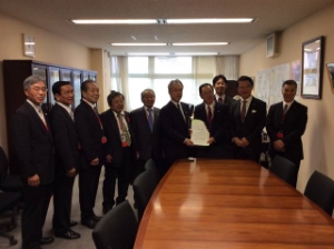 写真：菊地身智雄 港湾局長