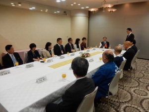 写真:周永暉局長ほかとの懇談1