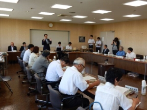 写真:津市総合計画審議会委員委嘱式2