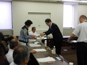 写真:津市スポーツ推進審議会委員委嘱式1