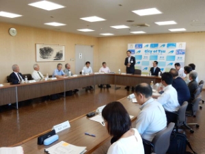 写真:津市私立幼稚園・認定こども園協会との市長懇談会