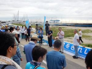 写真：海と渚環境美化運動・県下一斉海岸清掃