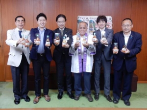 写真：1番列車ヘッドマークを使用した梅酒