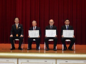 写真:津市商業振興事業功労者感謝状贈呈式