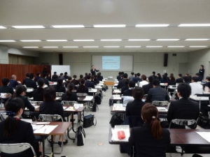 写真:規採用職員研修 講話