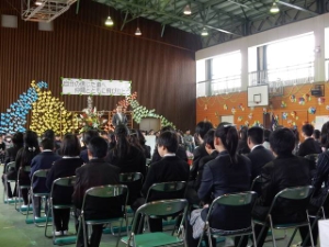 写真:白塚小学校卒業証書授与式