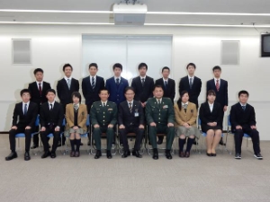 写真:津市自衛隊入隊入校予定者激励会