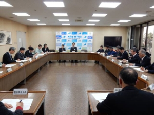 写真:本庁舎爆破予告対策本部会議