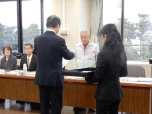 写真:津市子ども子育て会議委員委嘱式1