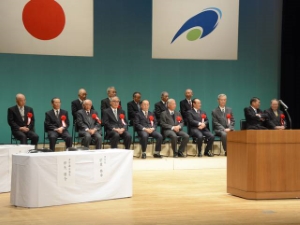 写真:10の市町村長全員と議長5名