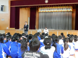 写真:高木勇人選手、ようこそ神戸小学校へ!1