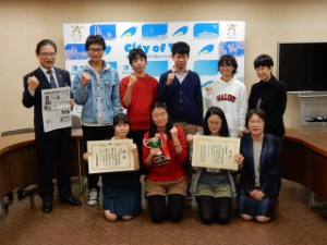 写真:県高校新聞コンクール 最優秀賞受賞報告1