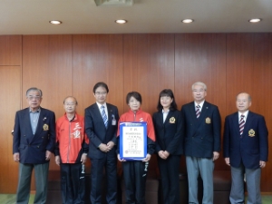 写真：紀の国わかやま国体 弓道女子団体 優勝報告