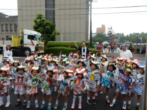 写真：津まつり各会場 激励2