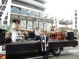 写真：大パレード参加団体 激励1