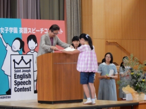 写真:セントヨゼフ女子学園英語スピーチコンテスト1