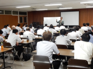 写真：平成27年度新任担当主幹級研修 講話