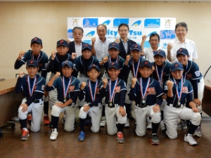 写真:全国選抜リトルリーグ野球大会出場選手 来訪