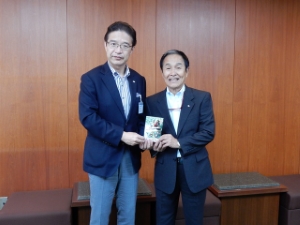 写真:株式会社名張総合研究所 野中和夫社長 来訪