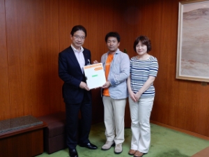 写真:のびすく松井塾 松井強代表 柳瀬幸子さん 来訪