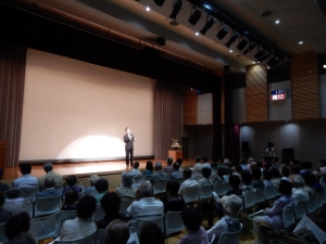 写真:小津安二郎記念映画上映会 挨拶